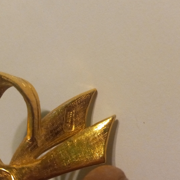 Gold broach pin - Picture 4 of 4